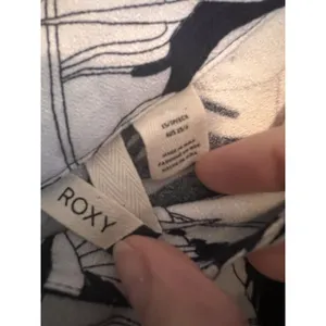 Roxy Flamingo Shades Dress Women’s Size XS Navy White Short Sleeve Banana‎ Leaf thumbnail 4