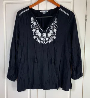 Old Navy Womens Black Embroidered Tunic Shirt Long Sleeve V Neck‎ Size S thumbnail 1