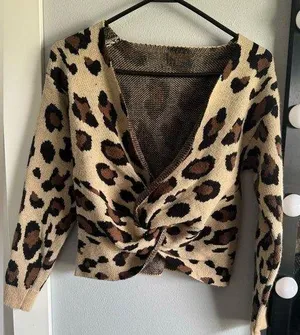 Animal print sweater Size M thumbnail 1