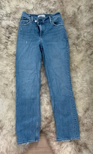 Abercrombie 90’s Straight Ultra High Rise thumbnail 1