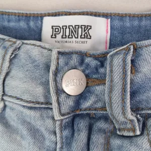 VS PiNK 0 27 Shorty Destroyed Light Wash Denim Raw Hem Jeans Shorts thumbnail 3