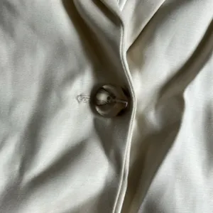 Cream blazer with shoulder pads thumbnail 4