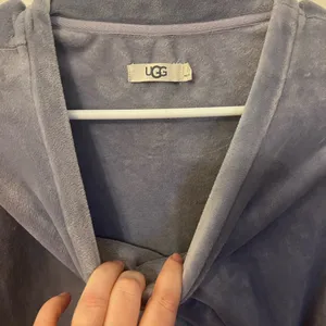 UGG Shanara Velvet Crew Neck Sweatshirt in the color Cloudy Grey. Large thumbnail 7