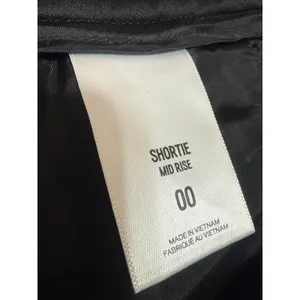 Express Women's Black Faux Leather Vegan Mid Rise Shortie Mini Shorts Size 00 thumbnail 5