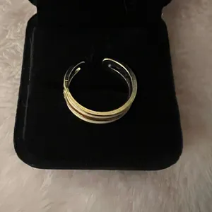 Gorgeous Ladies Golden Faux Gemstone Adjustable Statement Ring Size 7-9 thumbnail 1