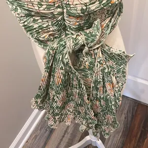 Lulu’s Grow Toward Love Green Floral Print Pleated One-Shoulder Top thumbnail 7