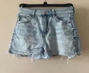 Women’s American Eagle mom Jean shorts 2 thumbnail 1