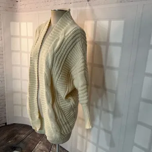 🔥🔥 5/$25 sale 🔥🔥 Simply Southern Cream Cable Knit Cardigan Size Small thumbnail 3