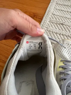 On cloud sneakers  thumbnail 3