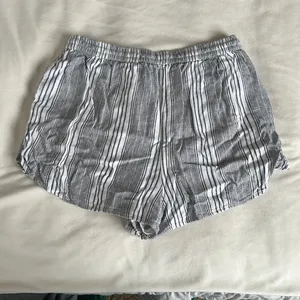 Hollister ultra high-rise striped shorts. Size Medium. thumbnail 2