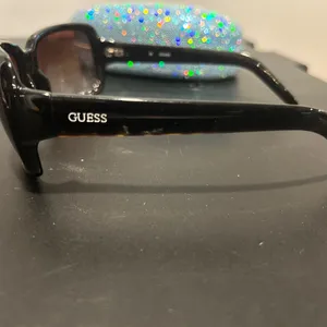 Guess Black and Blue Fashion Sunglasses thumbnail 6