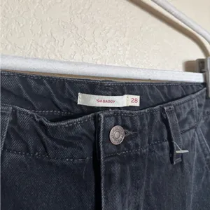Levi’s ‘94 Baggy Wide Leg Cargo Jeans Size 28 in Black‎ thumbnail 6