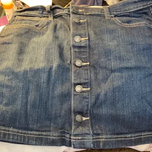 FINAL MARKDOWN Ladies’ Old Navy Button-front Denim Skirt (12) thumbnail 1