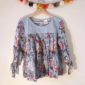 Lauren Conrad Floral Top size Medium thumbnail 1