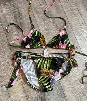 SheIn Kechika Women's Size 8 Two Piece Bikini Floral Pink Green Black thumbnail 1