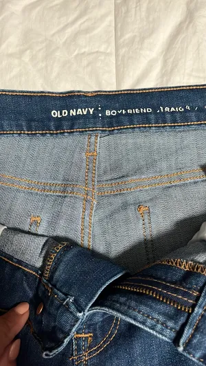 Old Navy Jeans Boyfriend Mid-Rise Distressed Straight thumbnail 3