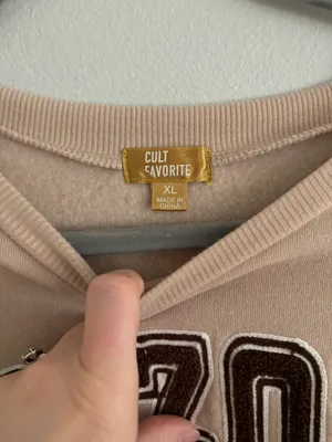 Tan Crewneck Size XL thumbnail 4