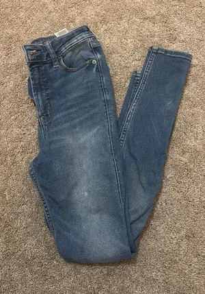 Old Navy Extra High Rise Skinny Jeans thumbnail 1