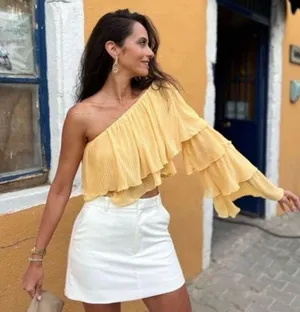 Zara One Sleeve Ruffle Butter Yellow Crop Top Blogger's Fave Size Medium NWT thumbnail 4