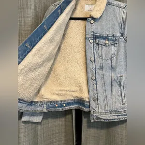 Old Navy Light Blue Denim Jacket with Cream Sherpa Collar thumbnail 2