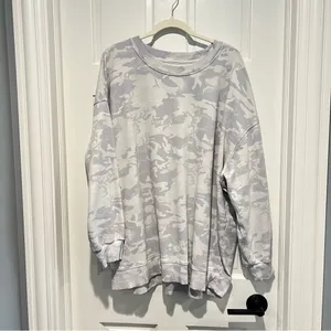 Lululemon Perfectly Oversized Crew Neck Sweatshirt Size 20 XXL White Gray Camo thumbnail 2