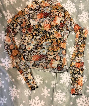 Boutique Flower top thumbnail 1