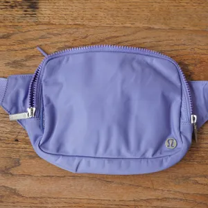 Lululemon O/S Everywhere Belt Bag 2L Purple Adjustable Strap Sporty Athleisure thumbnail 2