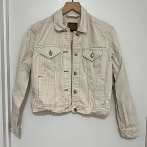 American Eagle | Women's Neutral Cream Denim Short Trucker Jacket, Size XS‎ thumbnail 1