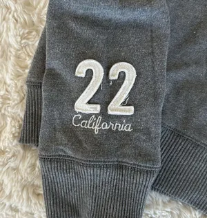 Women’s Hollister Sweatshirt thumbnail 4