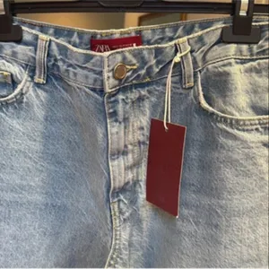 Zara Women Relaxed Light Blue Washed Jeans thumbnail 3