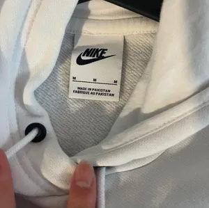 White Nike Hoodie Women’s thumbnail 3