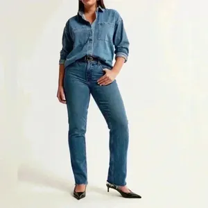 Abercrombie & Fitch Curve Love Mid Rise 90s Straight Jeans Jean size 28/6R thumbnail 2