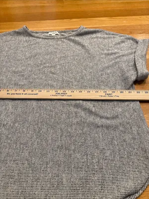 Max studio short sleeve sweater size large. thumbnail 3