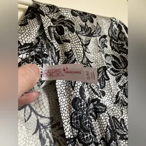 🌸Gillian & O’Malley White Black Floral Satin Belted Kimono Short Bath Robe thumbnail 2