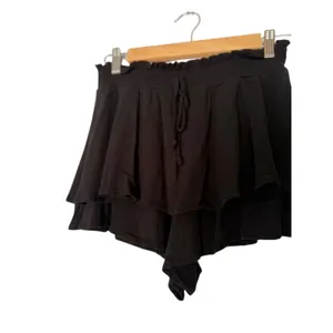 Kingston Grey Black Flowy Crepe Style Shorts Size Small Resort Swim Cover Up thumbnail 3
