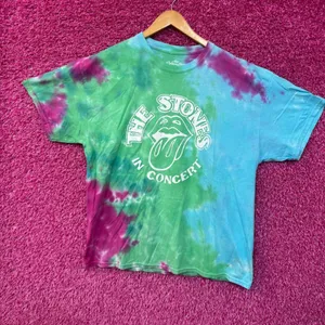 The Rolling Stones Hot Lips In Concert Rock Band Tie Dye XL thumbnail 1