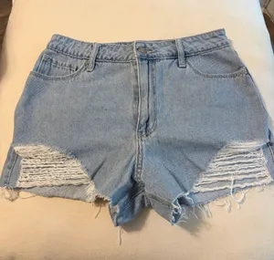 Hollister Mom Shorts High-Rise 3" thumbnail 1