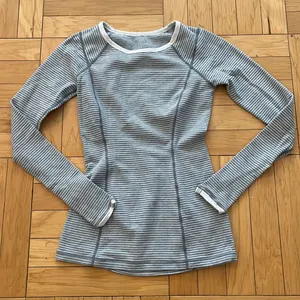 lululemon Rulu Reversible Long Sleeve Tee Top | Size 4 | EUC thumbnail 4