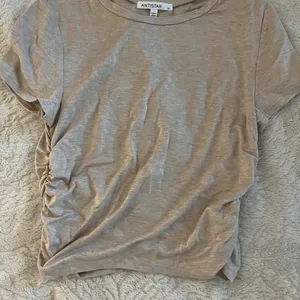 Cropped Tee Size M thumbnail 1