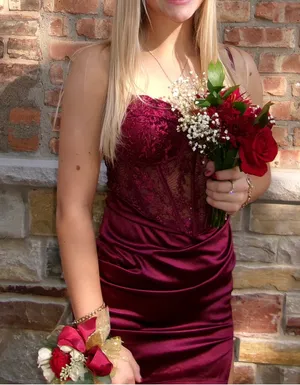 Windsor Homecoming dress thumbnail 2