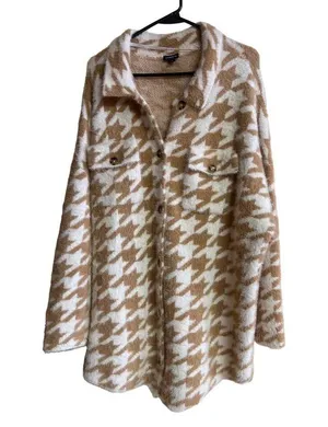 Torrid 3 houndstooth camel and ivory button up Sherpa jacket thumbnail 2