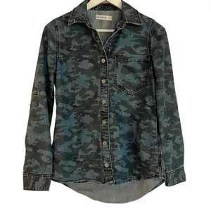 Blank NYC camo snap front denim shacket button down xs thumbnail 2