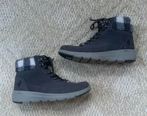 Sketchers Boots  thumbnail 1