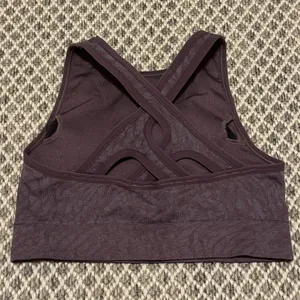 Gymshark Adapt Animal Seamless Sports Bra Size Small Purple thumbnail 4