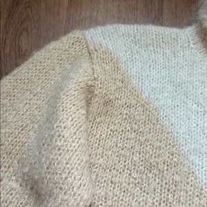 Vintage Ellen Tracy‎ Cream and Tan Roll Turtleneck Sweater thumbnail 3