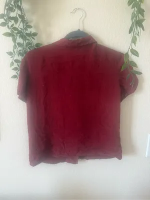 Tommy Bahama 100% silk Short-Sleeve Button Down Shirt in Deep Burgundy thumbnail 2