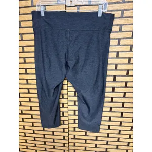 PINK Vicotrias Secret The Ultimate Yoga‎ Gray Crops Size Large thumbnail 2