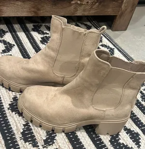 Madden Girl Beige/Tan Chelsea Ankle Boots thumbnail 1