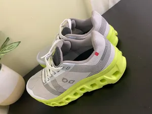DQ women’s sneakers shoes size 8 thumbnail 3
