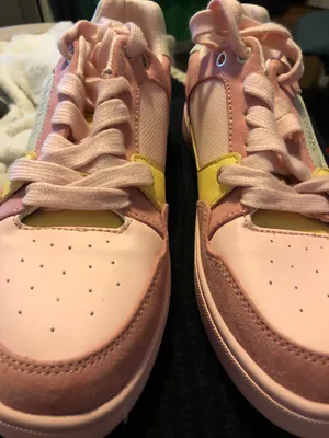 Sneakers thumbnail 1